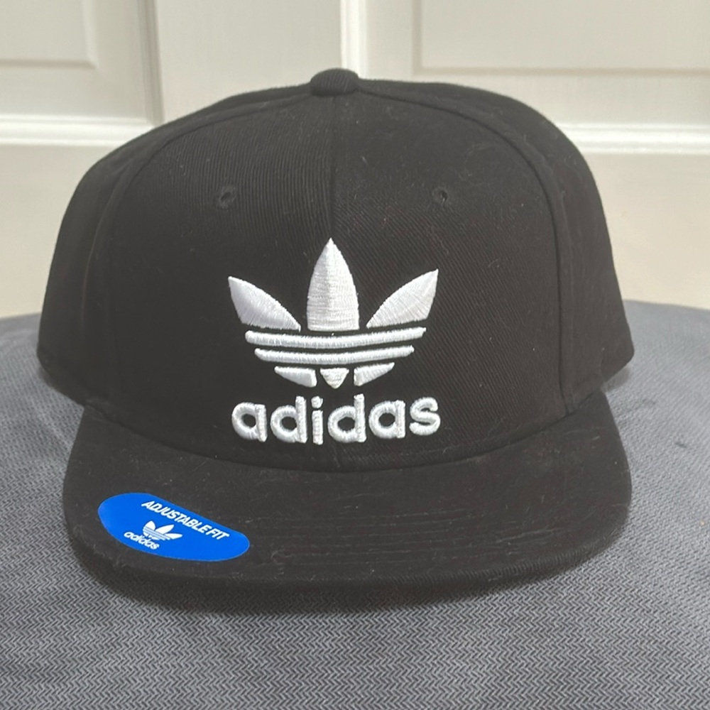 New Adidas adjustable men’s hat-smoke free home
